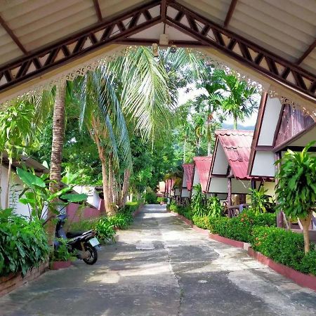 SSP Bangalow Trat Bagian luar foto