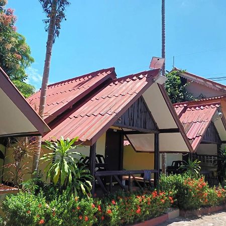 SSP Bangalow Trat Bagian luar foto