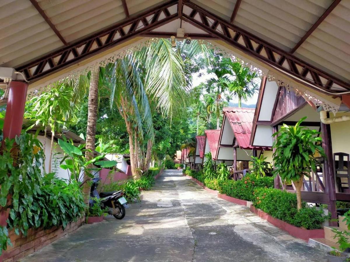 SSP Bangalow Trat Bagian luar foto